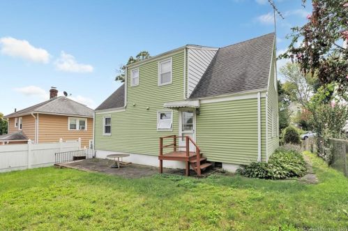 41 Puritan Ln, Stamford, CT 06906-1616