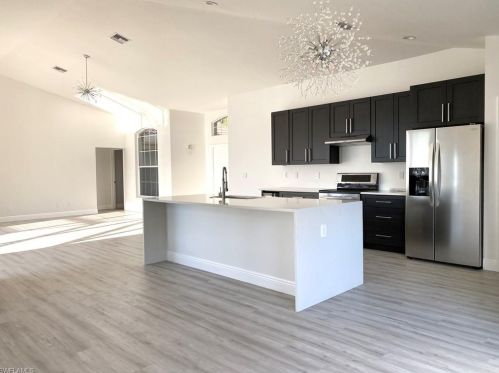 925 Marble Dr, Naples FL  34104-0818 exterior