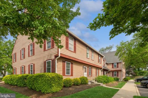 818 Westfield Dr, Riverton NJ  08077-3357 exterior