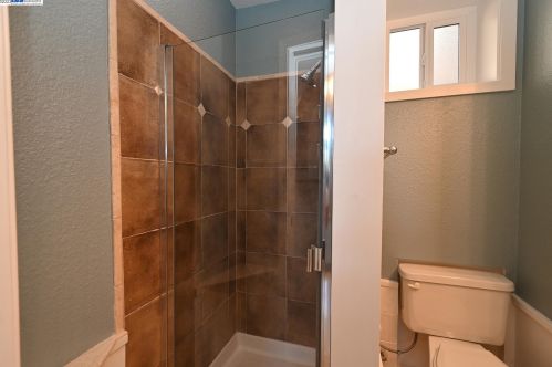 2400 Prosperity Way, San Leandro CA  94578-1124 exterior