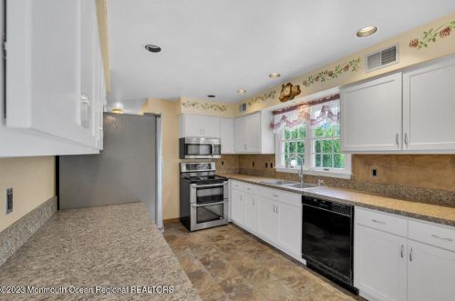 117 Frank Applegate Rd, Jackson Twp NJ  08527-2454 exterior