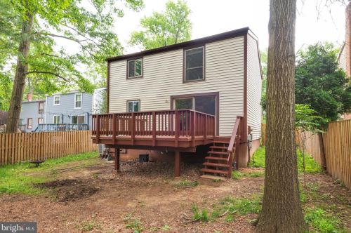 2308 Whitetail Ct, Herndon VA  20191-3018 exterior