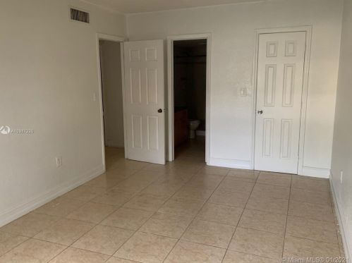 7945 104th St, Miami, FL 33156-3631