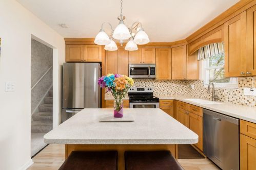 2283 Josephine Cir, Darbydale, OH 43123-1811