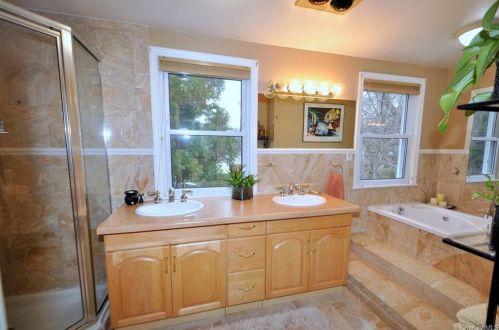 1 Maplewood Rd, Hartsdale NY  10530-1627 exterior