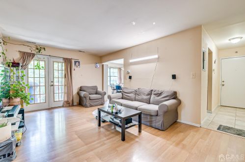 1511 Green Hollow Dr, Iselin NJ  08830-2946 exterior