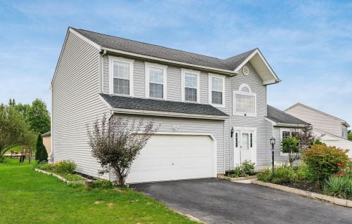 208 Bend Dr, Pataskala, OH 43062-7555