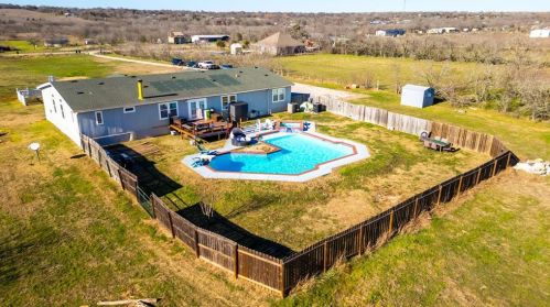 546 Texas Oak Dr, Lost Pines, TX 78612-4925