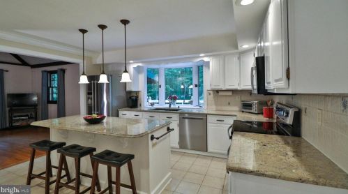 13 Turkey Hollow Rd, Kennett Sq, PA 19348-2318
