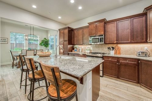 2574 Utah Ave, Fresno CA  93720-3977 exterior