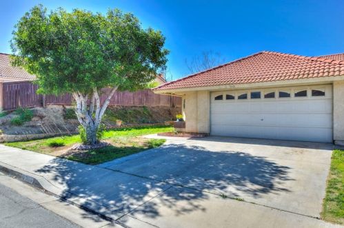 3518 Four Seasons Rd, Riverside, CA 92503-0942