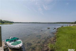 155 Old Field Rd, Strongs Neck, NY 11733-1639