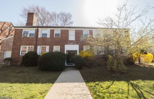 10 Green Acres Dr, Verona, NJ 07044-2416