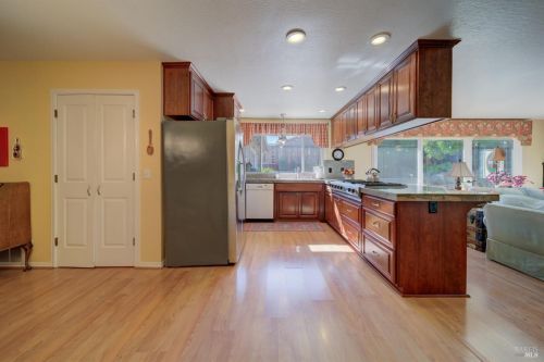 430 Willamette Dr, Vacaville CA  95688-4228 exterior