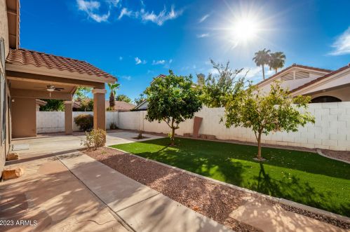 1722 Gilmore Cir, Mesa AZ 85206-3855 exterior