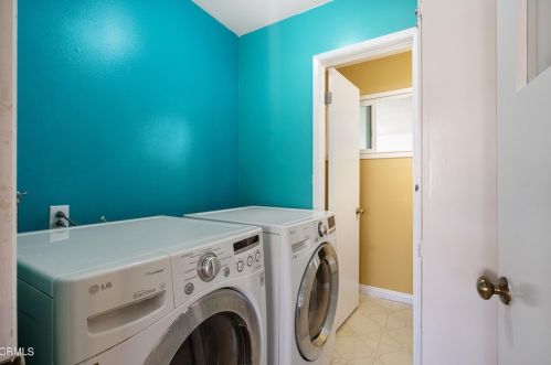 1151 Lawrence Way, Oxnard CA  93035-2525 exterior