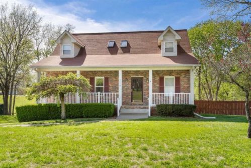 1678 Windriver Rd, Clarksville, TN 37042-8555