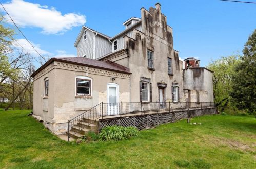 7198 River Dr, West Bend WI  53090-1163 exterior