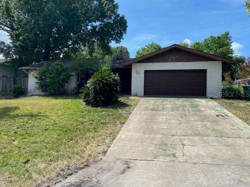 913 Feather Dr, Deltona, FL 32725-2714