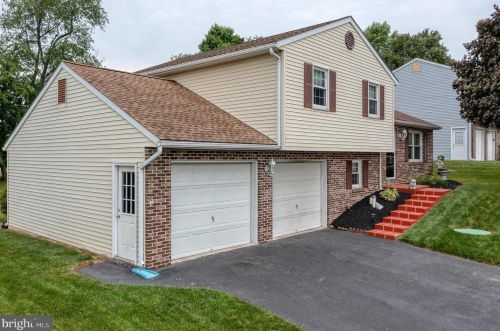 74 Apricot Ave, Bareville, PA 17540-2201