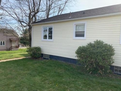 1326 Darlington Rd, Beaver Falls, PA 15010-2864