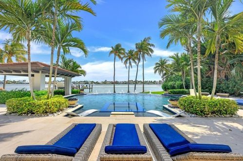 970 Aqua Cir, Naples, FL 34102-7416