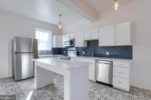 934 Vine St, Lancaster, PA 17603-5422