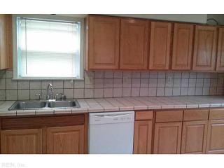 645 Aylesbury Dr, Virginia Beach VA  23462-7118 exterior