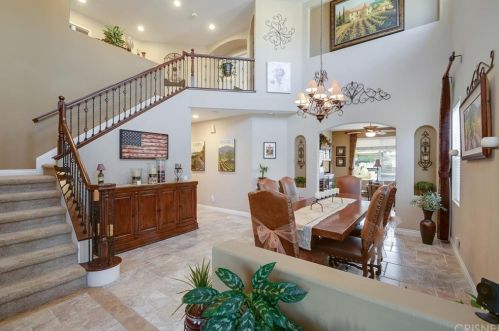 30441 Vineyard Ln, Santa Clarita, CA 91384-4704