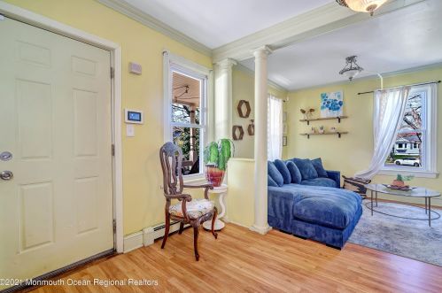 914 Central Ave, Tinton Falls NJ  07712-5735 exterior