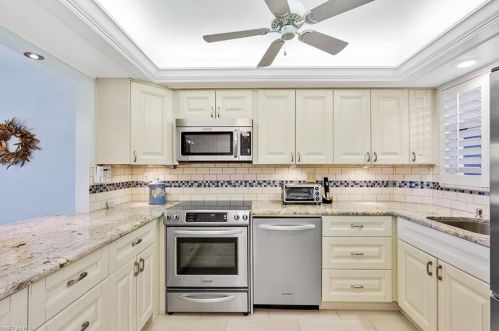 29 High Point Cir, Naples, FL 34103-4281