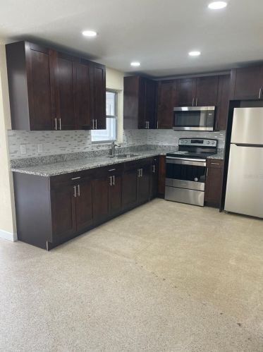 1851 Harpoon Dr, Tarpon Springs, FL 34690-6033