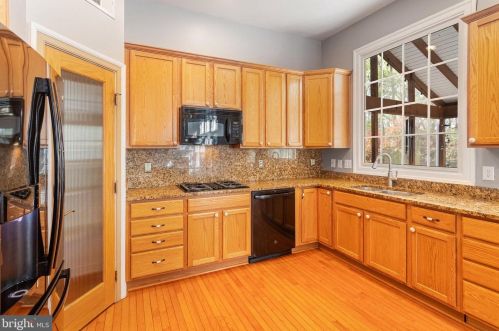 13101 Taverner Loop, Woodbridge VA  22192-5333 exterior