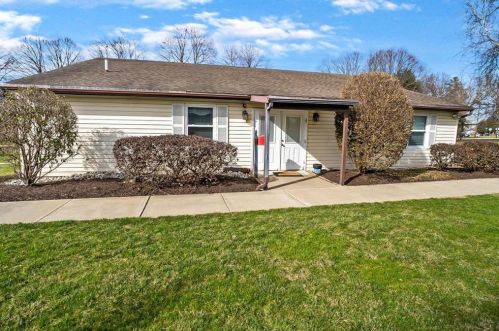 5 Fort Lee Ct, Easton PA  18040-1042 exterior