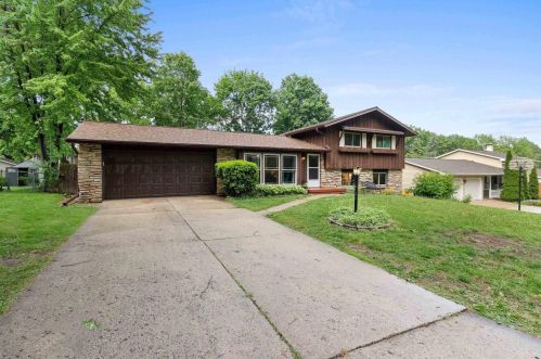 1670 Birchwood Dr, Green Bay, WI 54304-2937