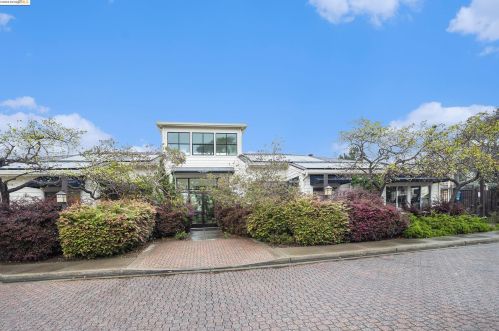 18 Lakeshore Ct, Richmond CA  94804-7419 exterior