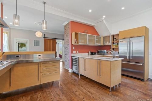 10 Bay View Ter, Newburgh NY  12550-6002 exterior