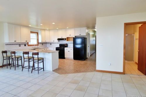 105 Edgefield Ave, Milford CT  06460-7833 exterior