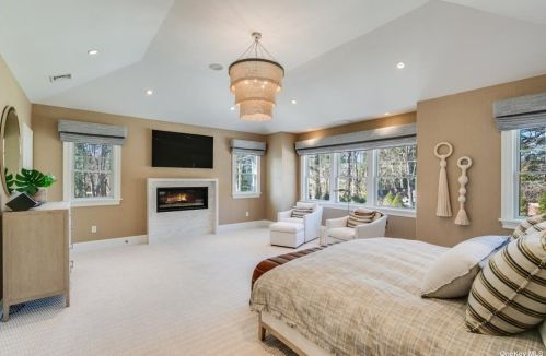 66 Wheatley Rd, Westbury NY  11568-1212 exterior