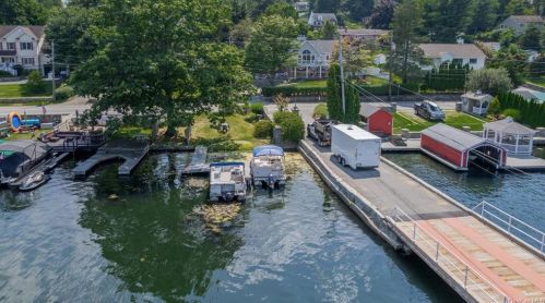 22 Senior Ave, Mahopac, NY 10541-4738