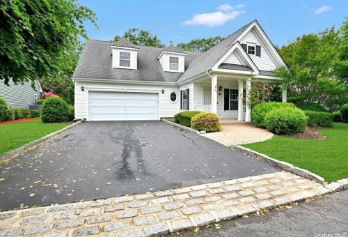 124 Golden Spruce Dr, Baiting Hollow, NY 11933-1488