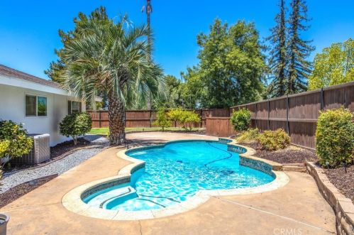 237 Eucalyptus Dr, Redlands CA  92373-7122 exterior
