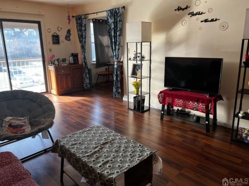 141 Beverly Hills Ter, Woodbridge NJ  07095-4007 exterior