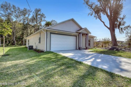 3025 Main St, Mims FL  32754-3925 exterior