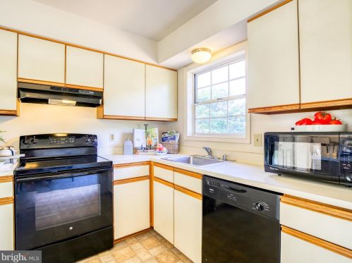 27 Cloverdale Pl, Charles Town WV  25414-4033 exterior