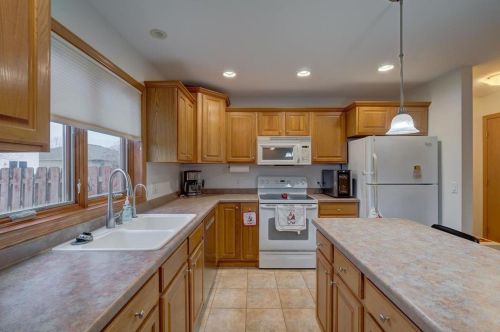 6902 Littlemore Dr, Madison WI  53718-3332 exterior