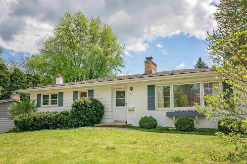 5017 Regent St, Madison, WI 53705-4745