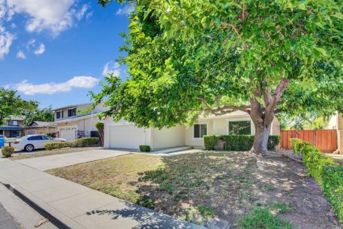 856 La Cruz Ln, Vacaville, CA 95687-5632