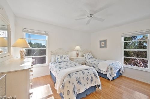 215 Robinwood Cir, Sanibel FL  33957-5722 exterior