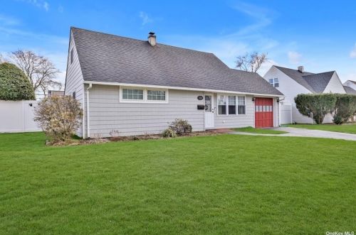 2214 Dogwood Ln, Westbury, NY 11590-6022